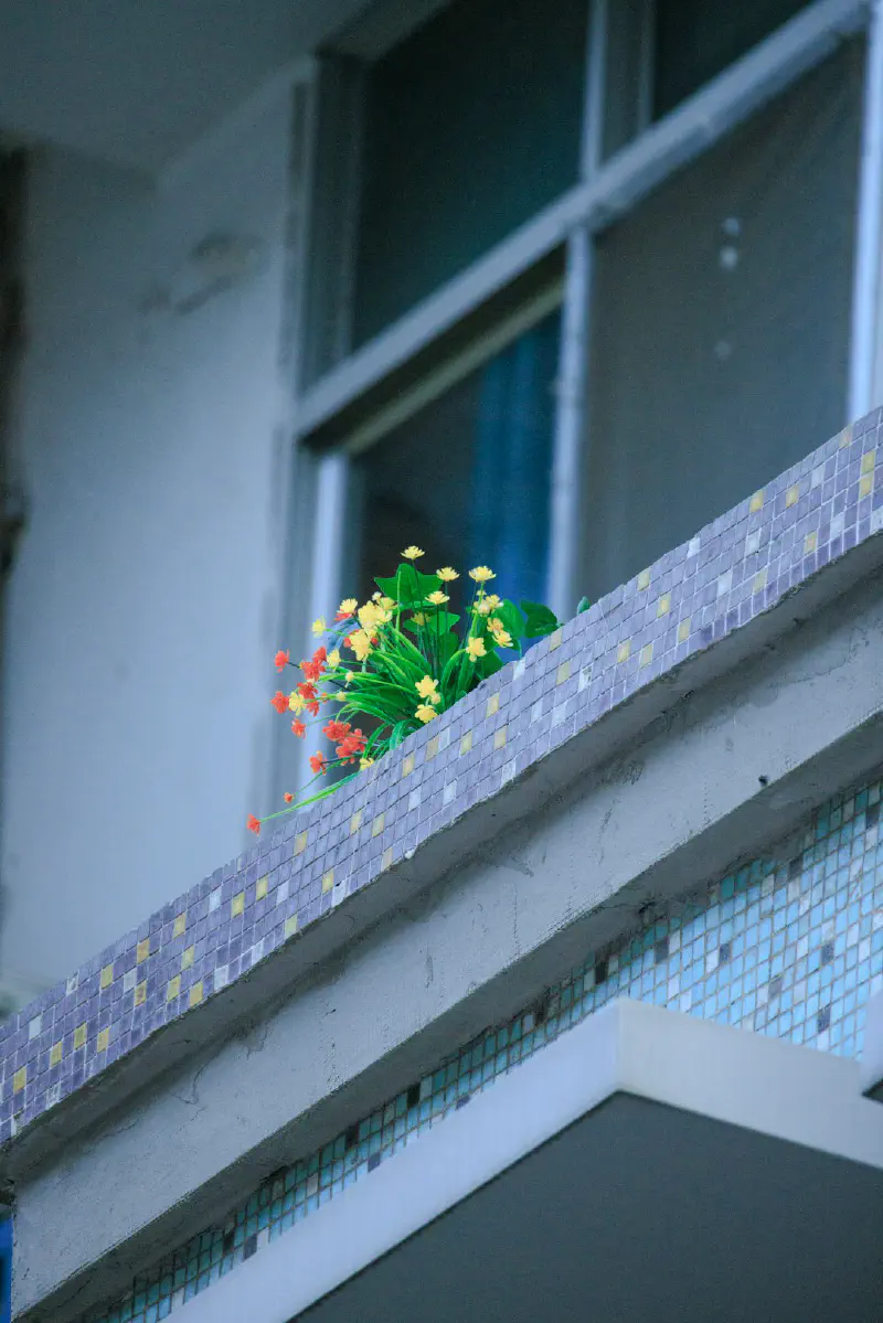 Cây giả không cần tưới nước, chỉ cần phủi bụi định kỳ