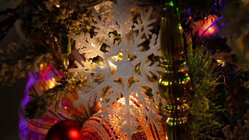 Hướng dẫn trang trí nhà với Garland Giáng Sinh đẹp và tiện lợi