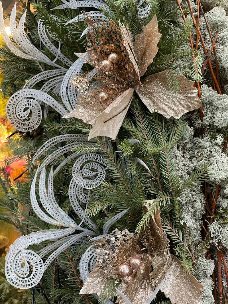 Garland dùng làm runner trang trí bàn ăn Giáng Sinh