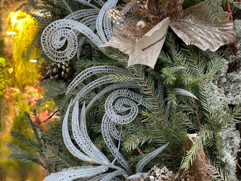 Dây hoa Garland Vân Sam với nón thông