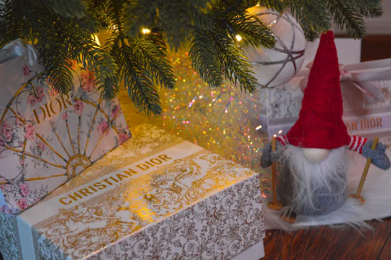 Nghệ Thuật Trang Trí Tuyệt Đẹp Với Vòng Hoa Giáng Sinh: Biến Hoá Không Gian Mùa Lễ